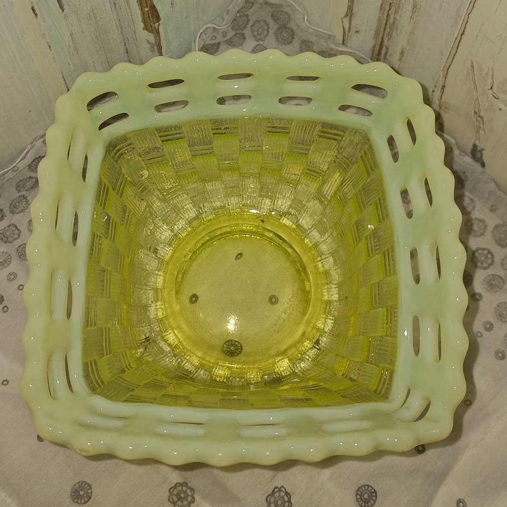 Vintage Fenton Opalescent Uranium Glass Basketweave Lace Top Square Bowl - Picture 4 of 7